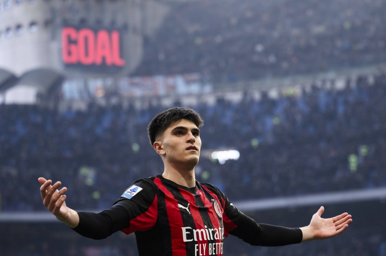 意媒：巴尔泰萨吉预计能出战德比，若赶不上可能埃斯图皮尼安顶替