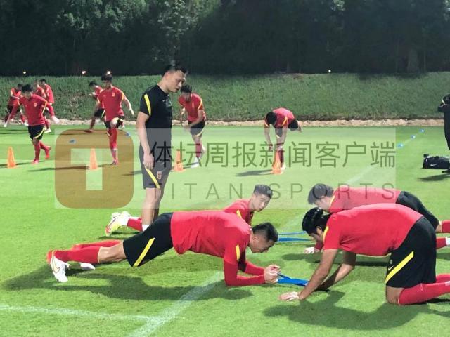 国足多哈首练全员到位 两大伤员单练恢复李磊回归